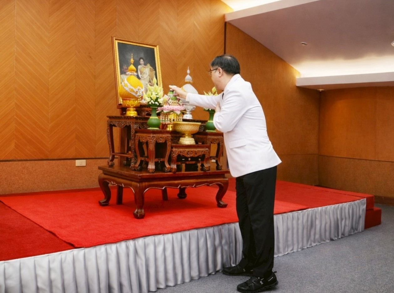 รับมอบ ส.ค.ส. และไดอารี่พระราชทาน