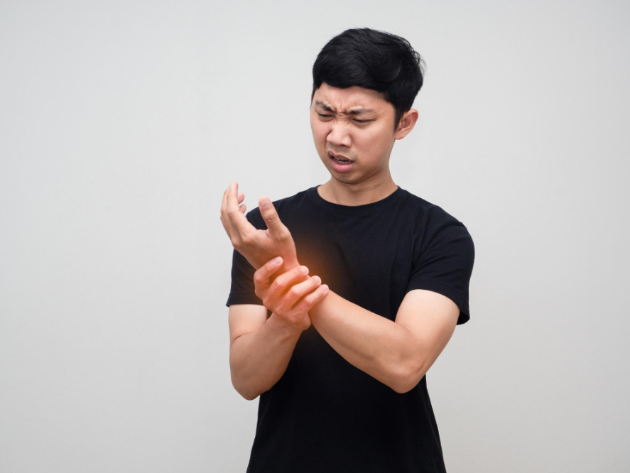 ปวดข้อมือ แบบไหนที่ต้องพบแพทย์ทันที