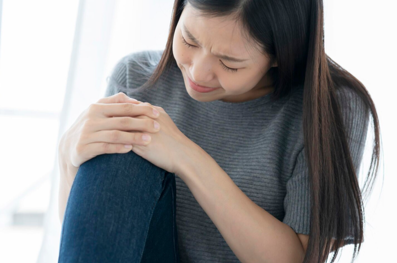 เข่าบวม แบบไหนที่ควรพบแพทย์ทันที