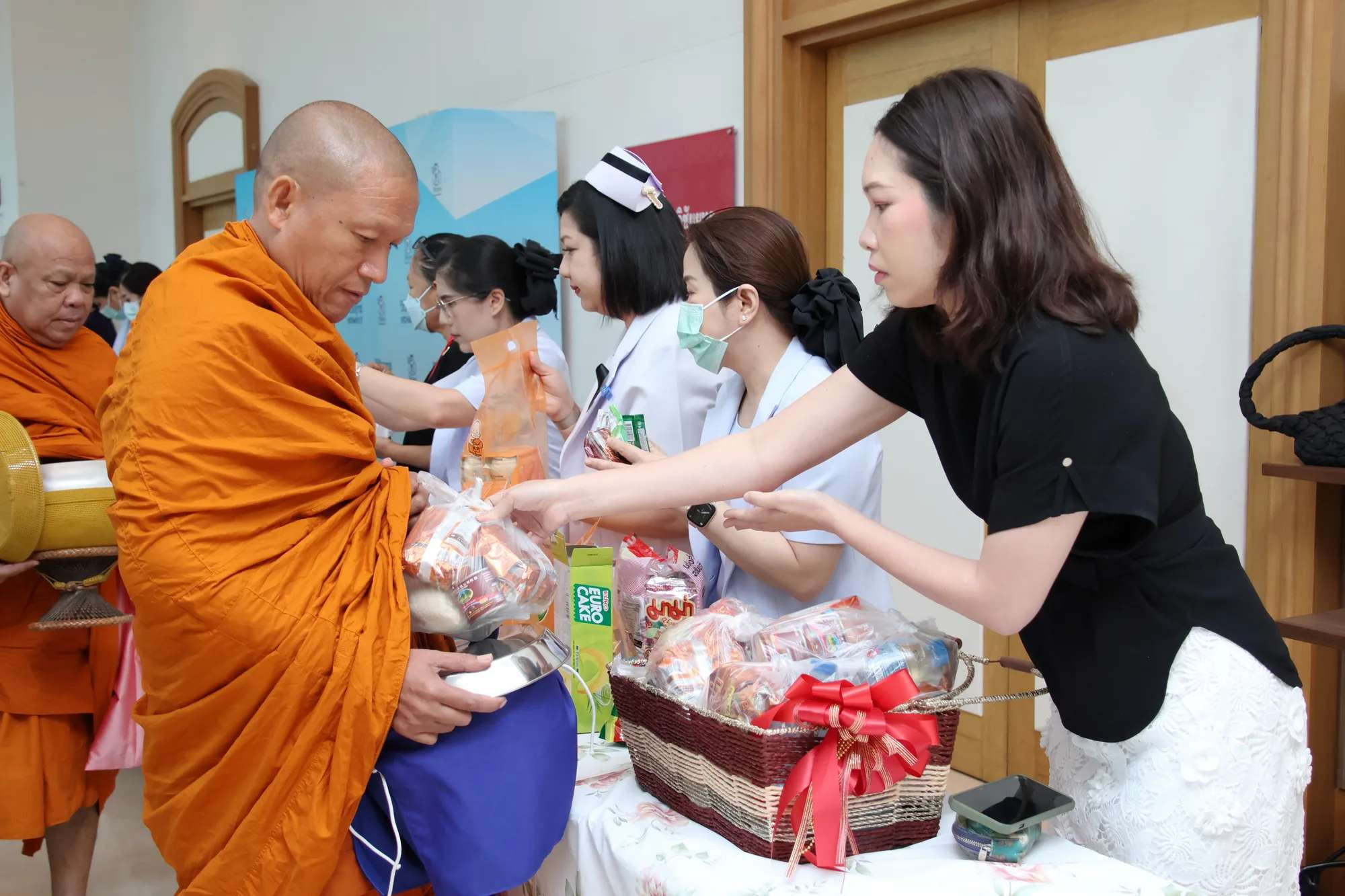 วิชัยยุทธจัดพิธีทำบุญตักบาตรพระสงฆ์ 2025