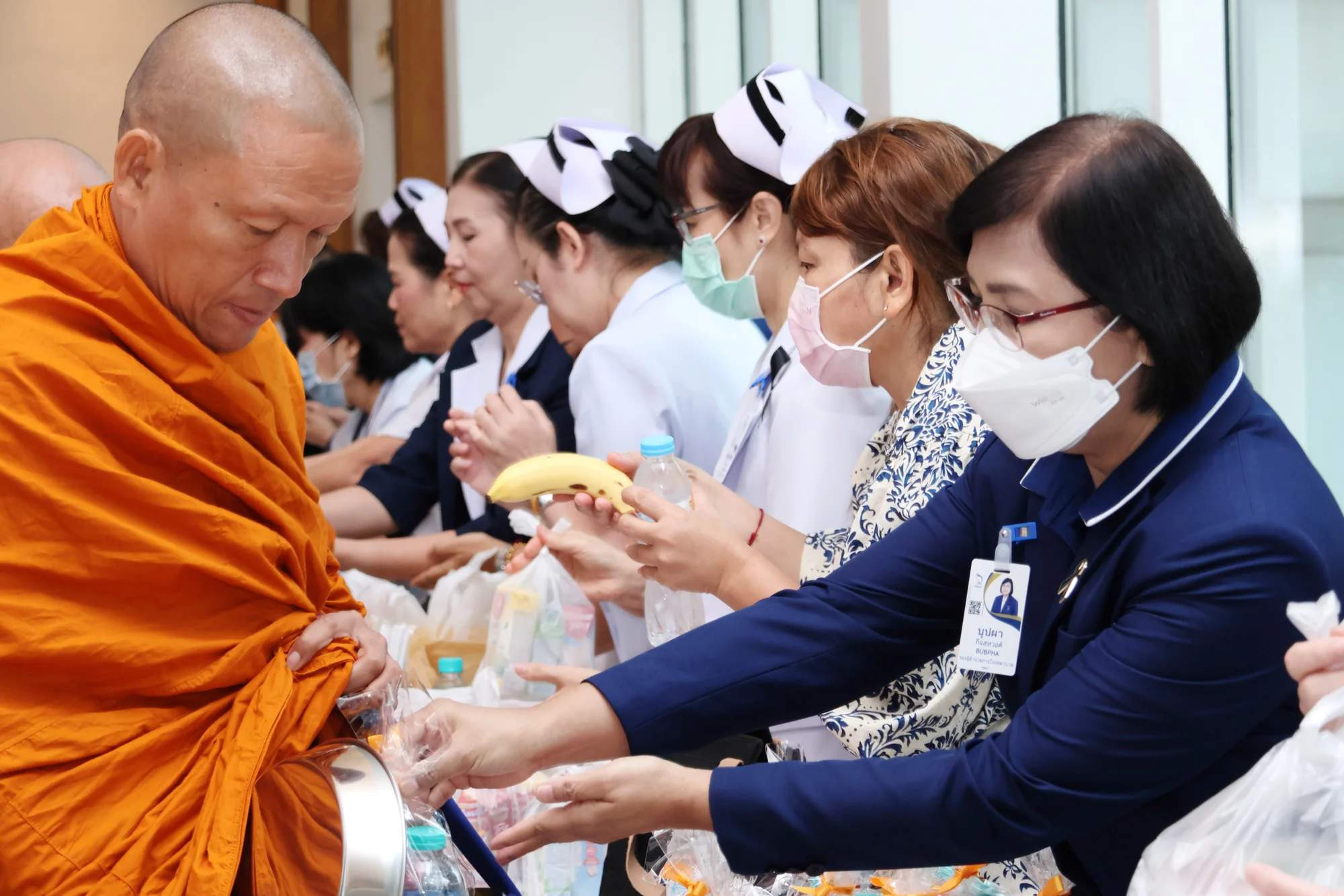 โรงพยาบาลวิชัยยุทธจัดพิธีทำบุญตักบาตรพระสงฆ์ 2569